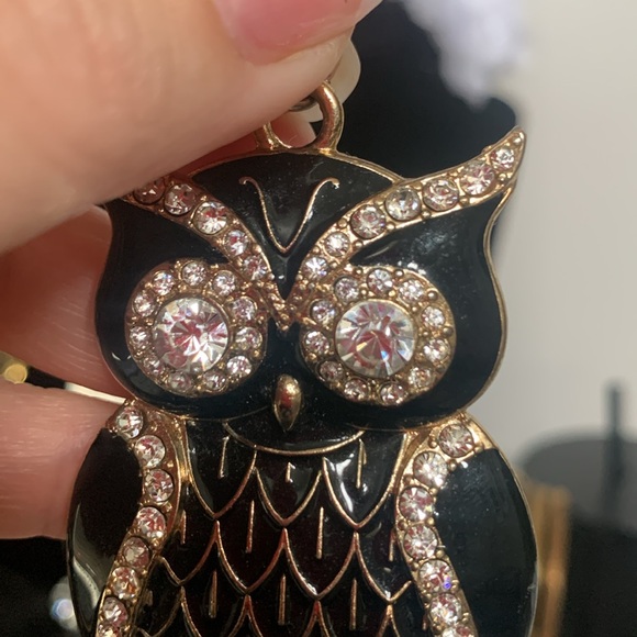 Rhinestone and enamel owl pendant - large - Picture 3 of 4